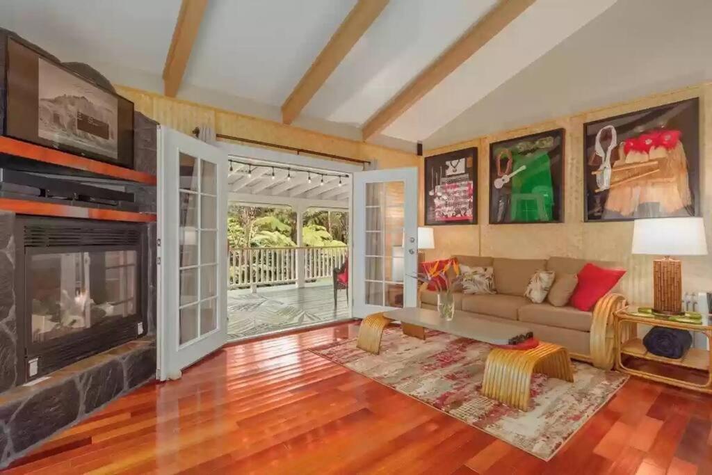 Hau'Oli Place Tiki Cottage In Volcano Exterior photo